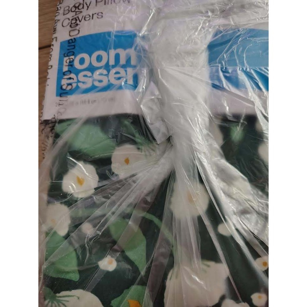 Room Essentials Body Pillow Covers Floral Print 100 Recycled Polyester 2 in‎ pk